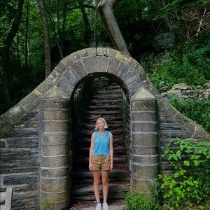 Meet your Posher, Mia